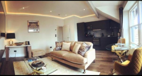 Bijou Boutique Luxury One and Two Bedroom Apartments, Central Location,Parking